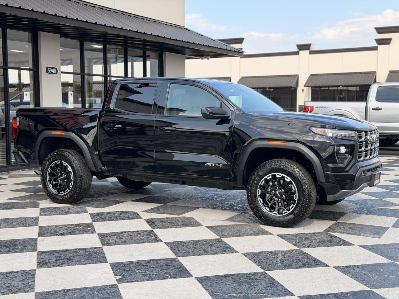 GMC Canyon AT4 Crew Cab 4WD 2026