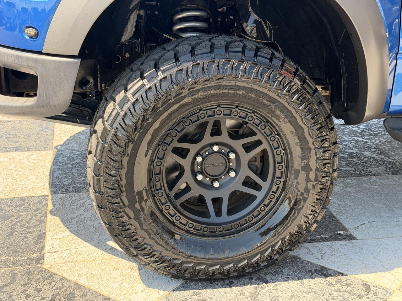 Ford F-150 4WD SuperCrew 145" SVT Raptor 2012