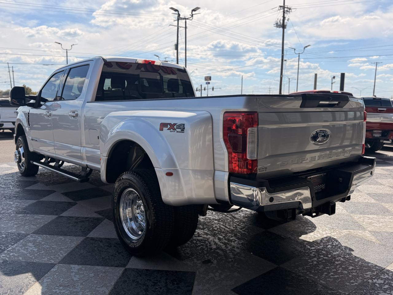 Ford F-350 SD Lariat Crew Cab 4WD 2017