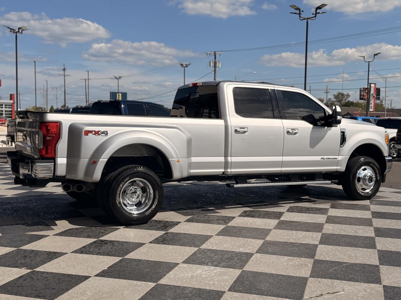 Ford F-350 SD Lariat Crew Cab 4WD 2017