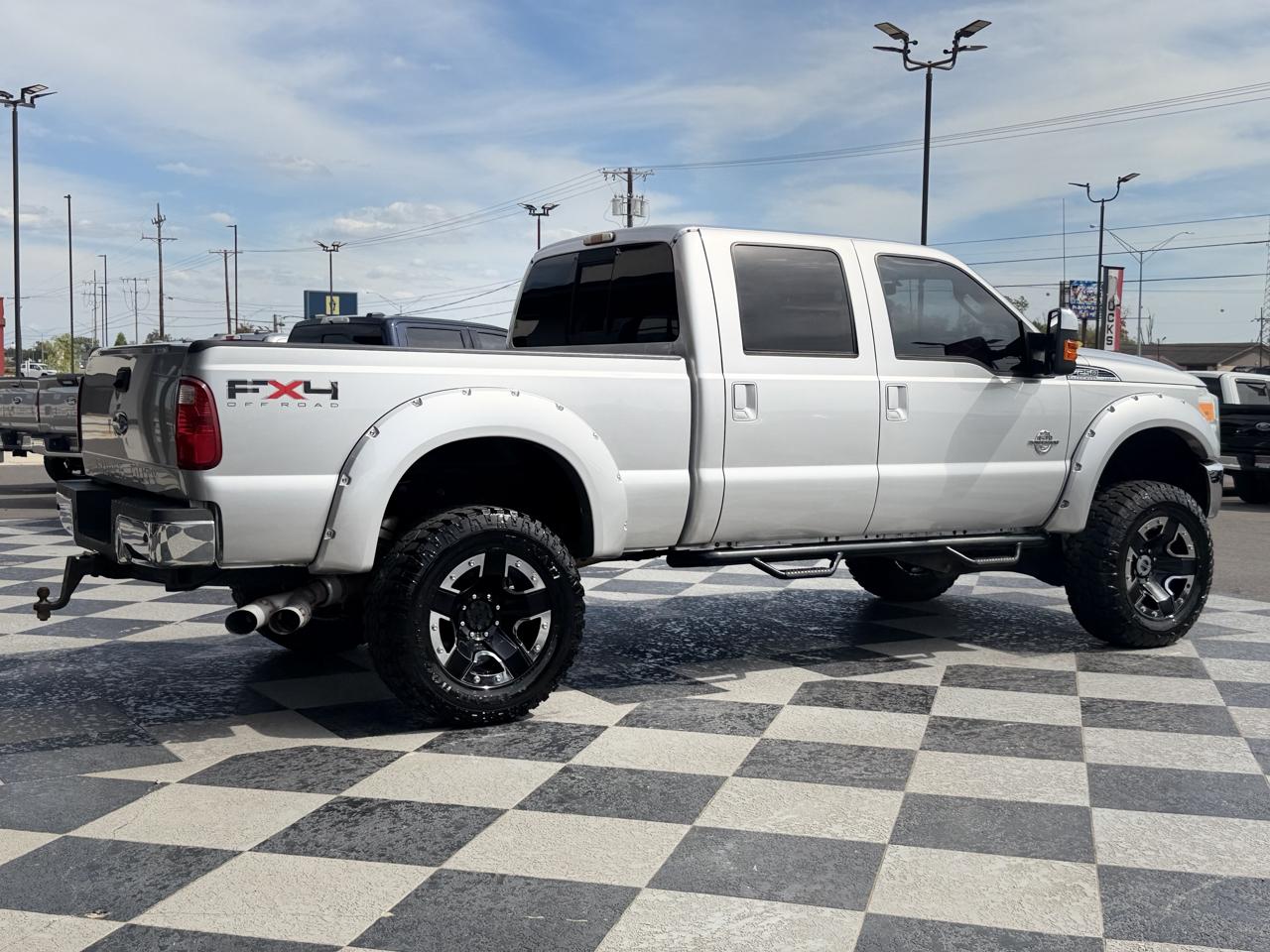 Ford F-250 SD Lariat Crew Cab 4WD 2011