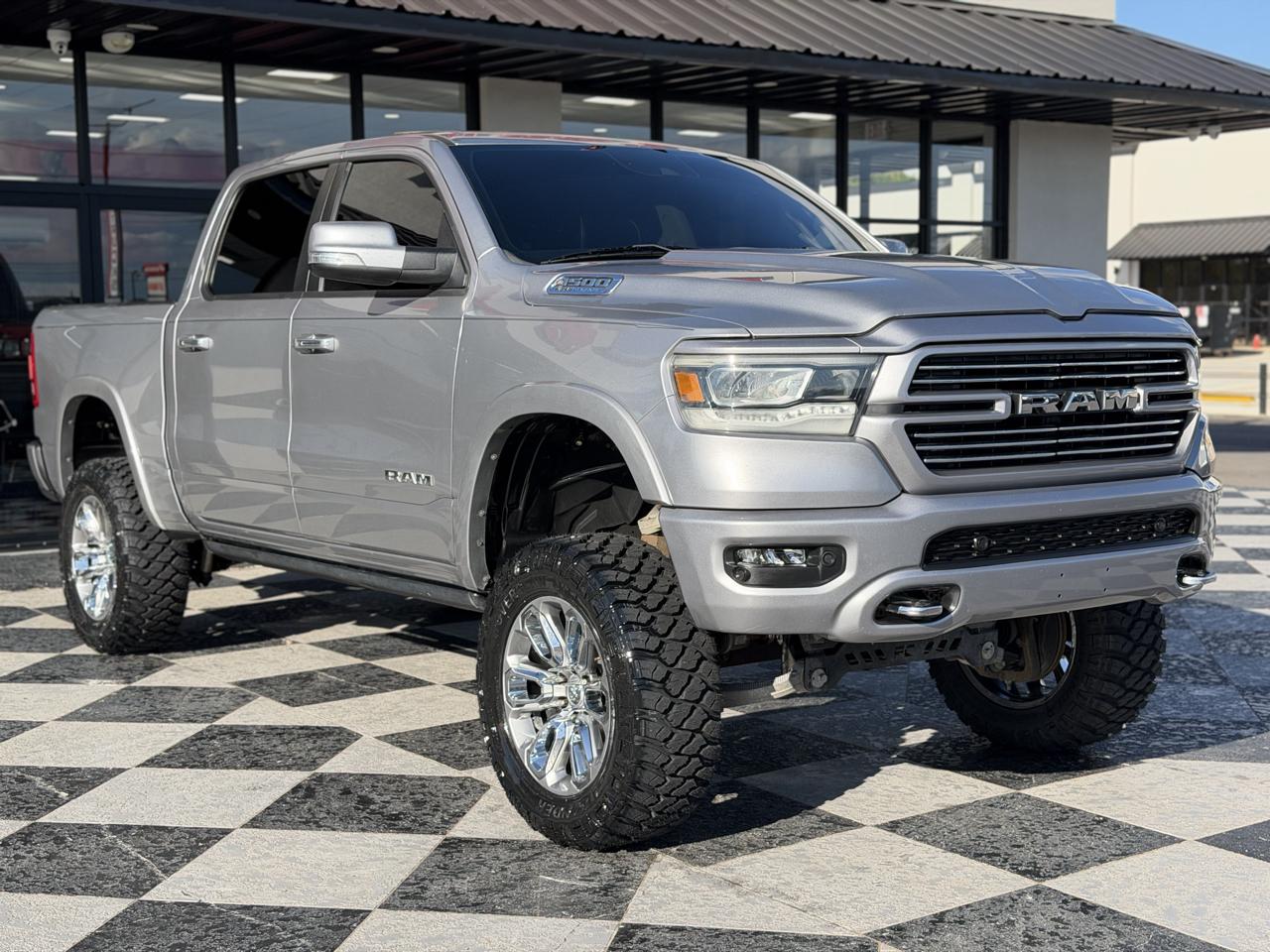 RAM 1500 Laramie Crew Cab SWB 4WD 2022