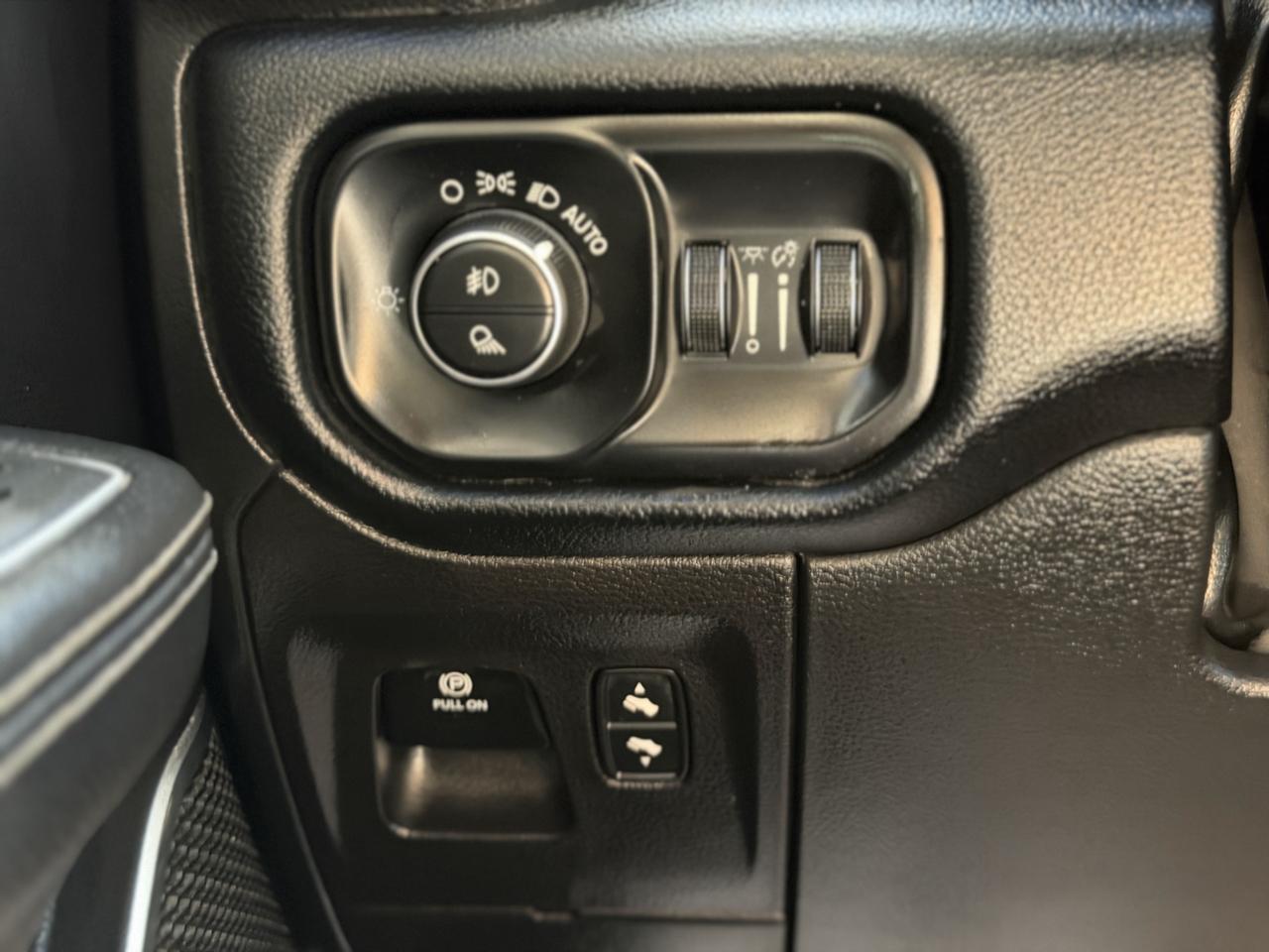 RAM 1500 Laramie Crew Cab SWB 4WD 2022