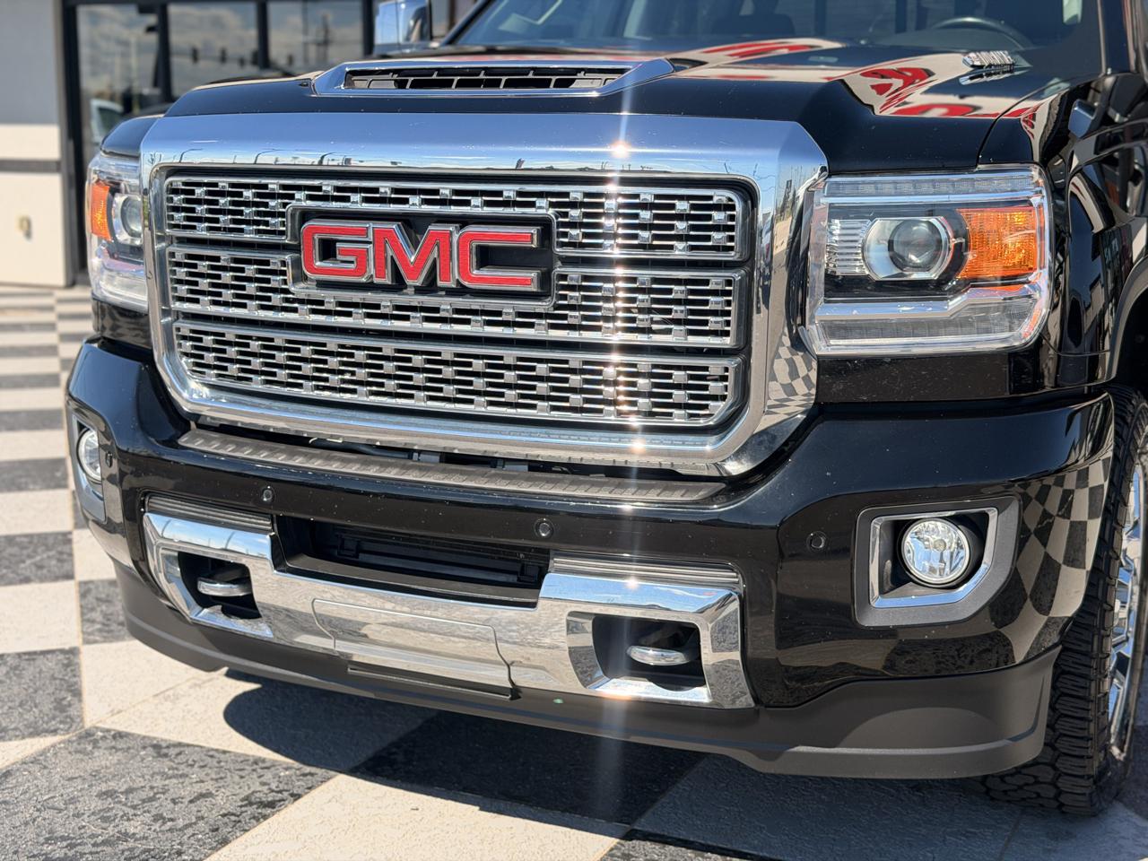 GMC Sierra 2500HD Denali Crew Cab 4WD 2018