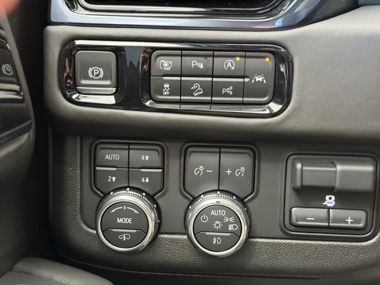 GMC Yukon AT4 Ultimate 4WD 2025