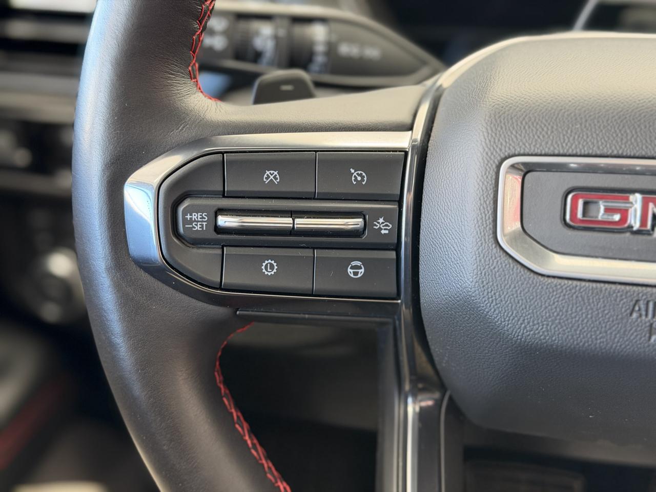 GMC Yukon AT4 Ultimate 4WD 2025