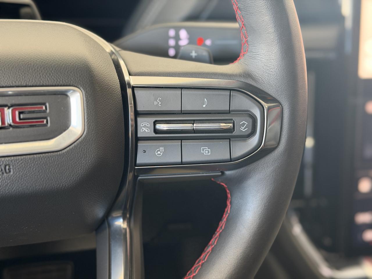 GMC Yukon AT4 Ultimate 4WD 2025