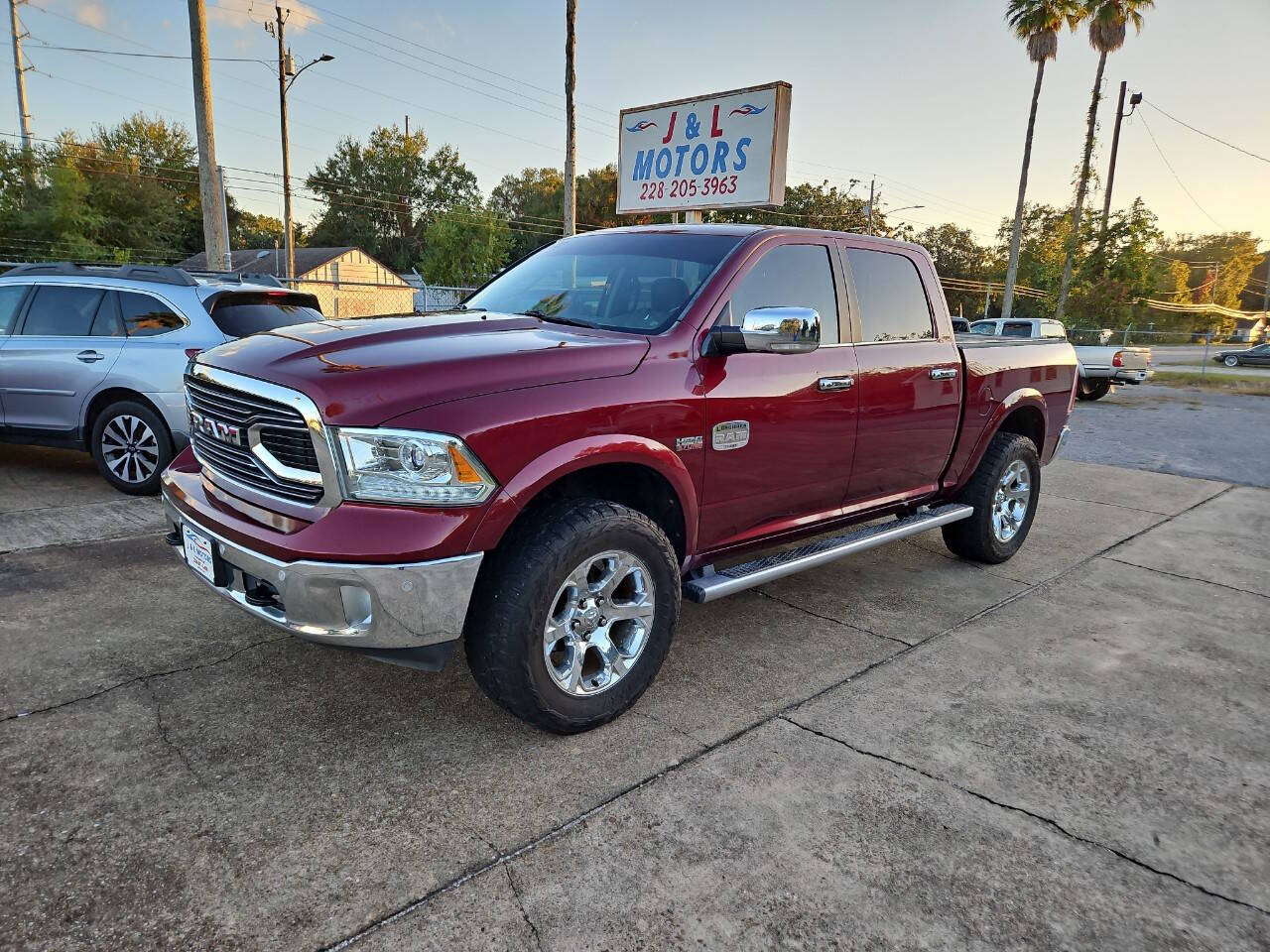 2017 RAM 1500 2WD Crew Cab 140.5" Laramie Longhorn