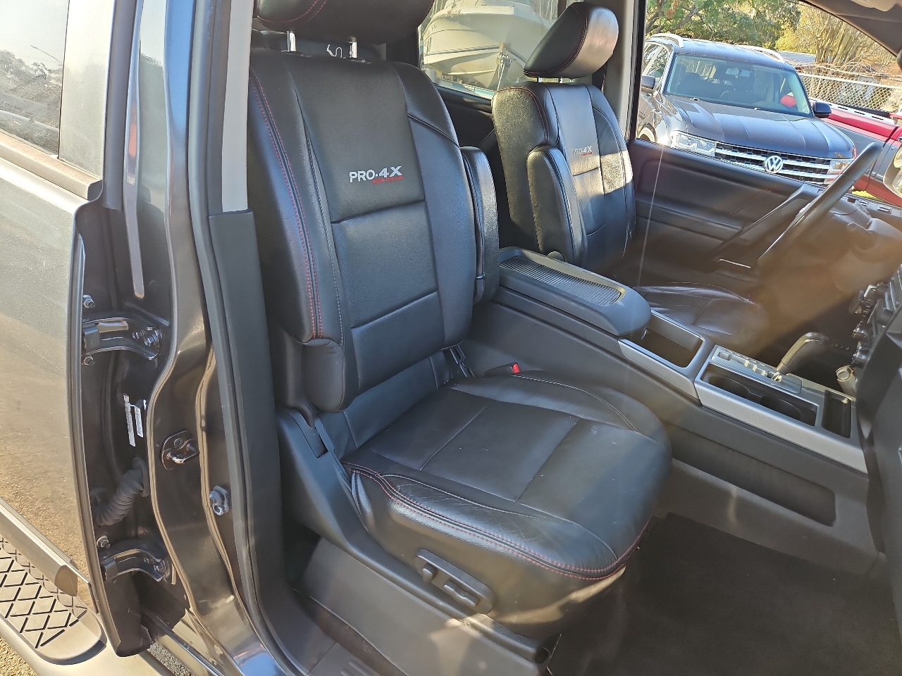 Nissan Titan PRO-4X Crew Cab 4WD SWB 2010