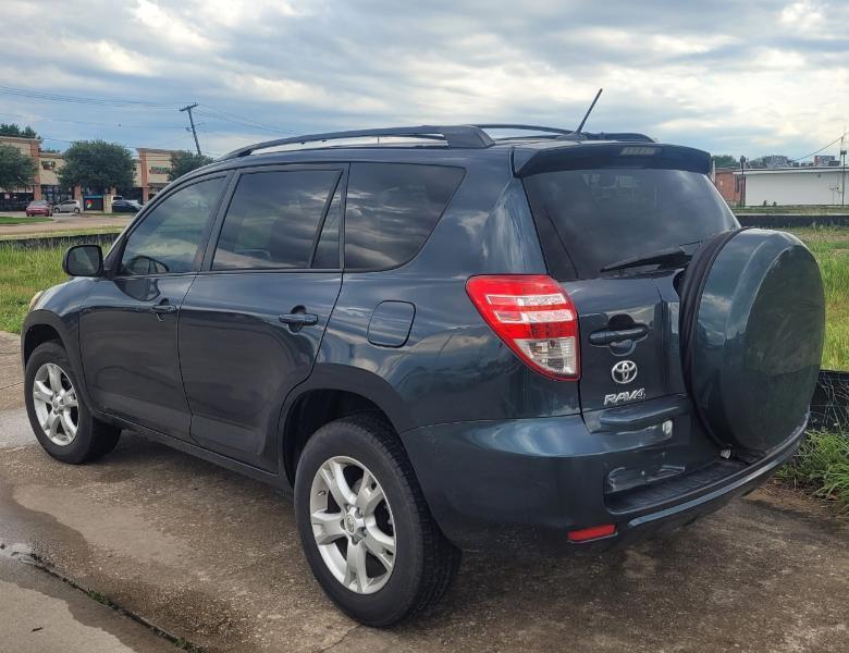 Toyota RAV4 Base I4 2WD 2010