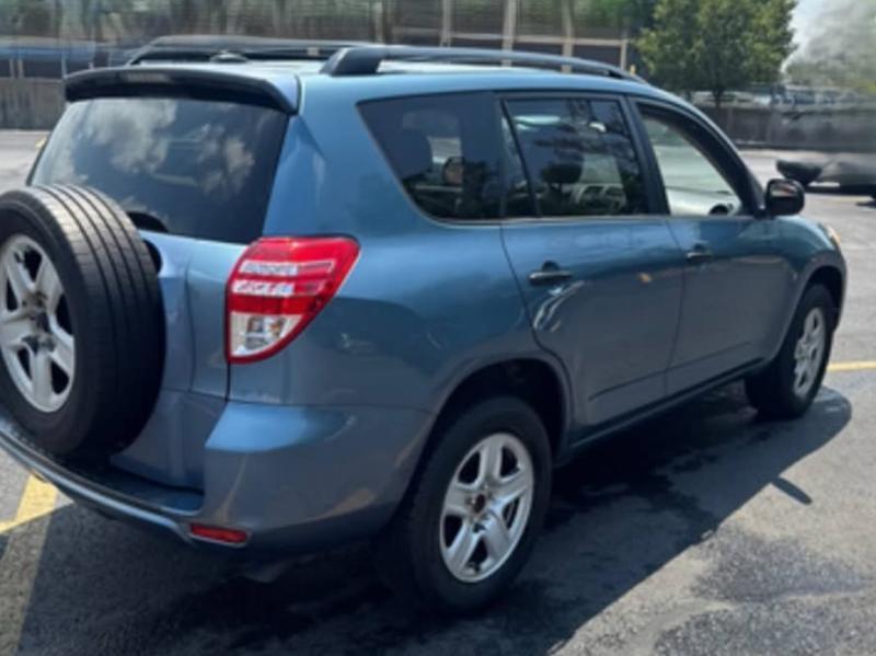 Toyota RAV4 Base I4 2WD 2010