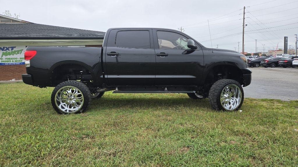 Toyota Tundra 4WD Truck CrewMax 5.7L FFV V8 6-Spd AT (Natl) 2009