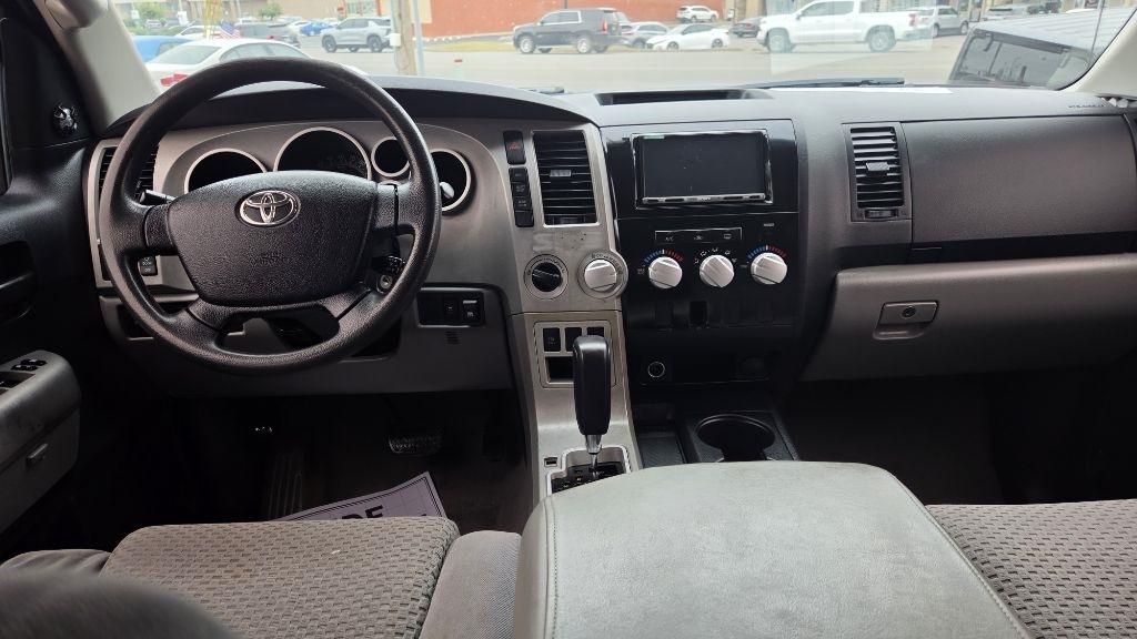 Toyota Tundra 4WD Truck CrewMax 5.7L FFV V8 6-Spd AT (Natl) 2009