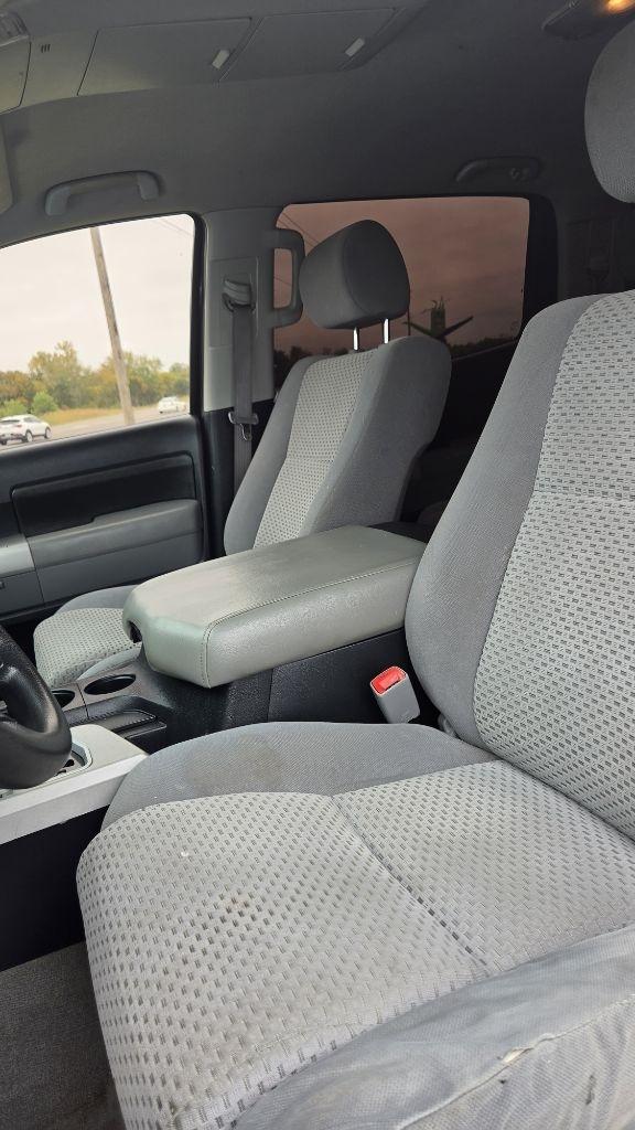 Toyota Tundra 4WD Truck CrewMax 5.7L FFV V8 6-Spd AT (Natl) 2009