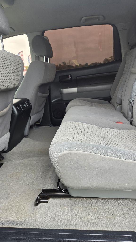 Toyota Tundra 4WD Truck CrewMax 5.7L FFV V8 6-Spd AT (Natl) 2009