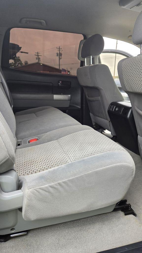 Toyota Tundra 4WD Truck CrewMax 5.7L FFV V8 6-Spd AT (Natl) 2009