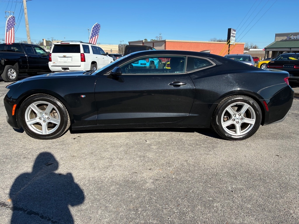 2018 Chevrolet Camaro 2dr Cpe 1LT