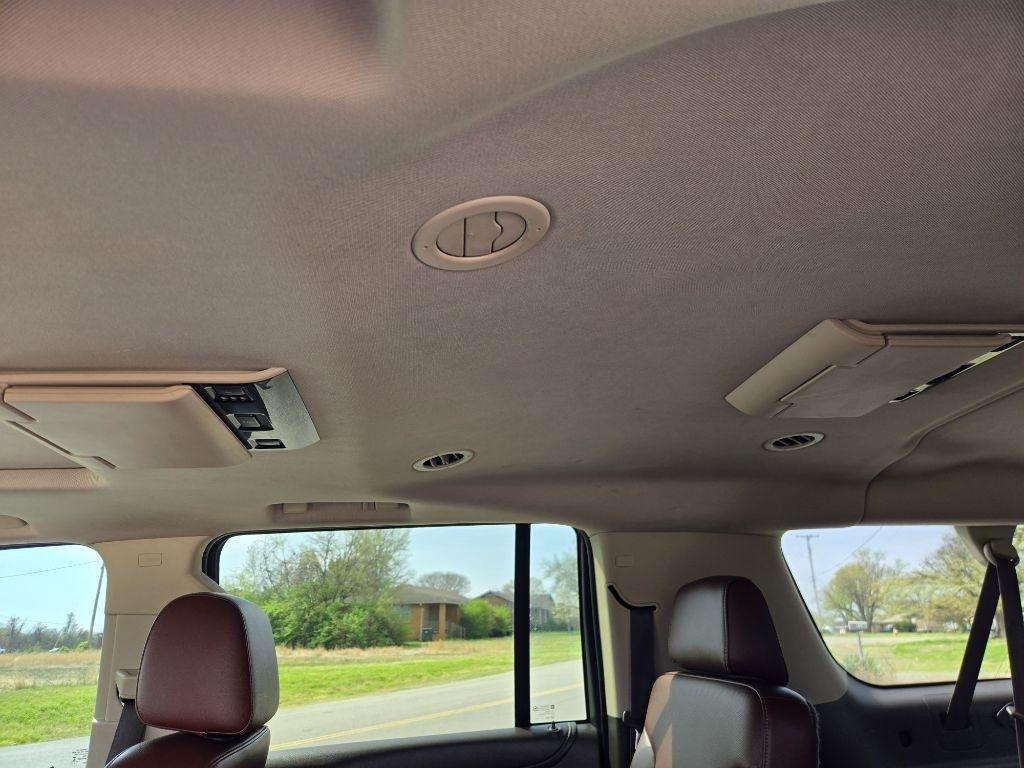 Chevrolet Suburban 2WD 4dr LTZ 2015