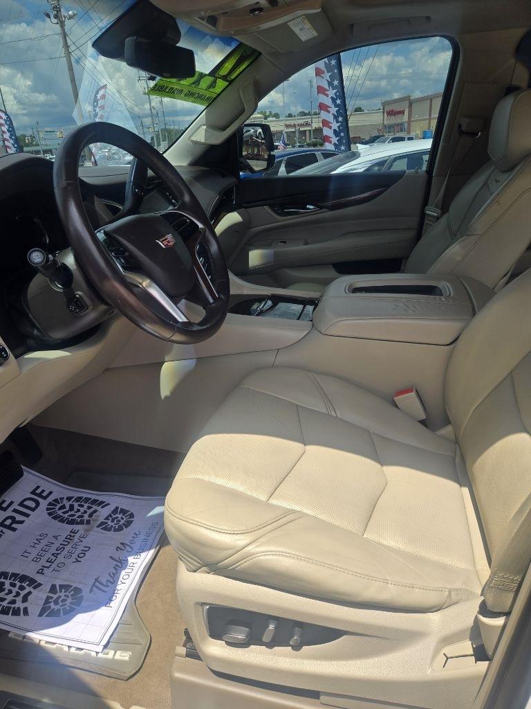 Cadillac Escalade Luxury 4WD 2017