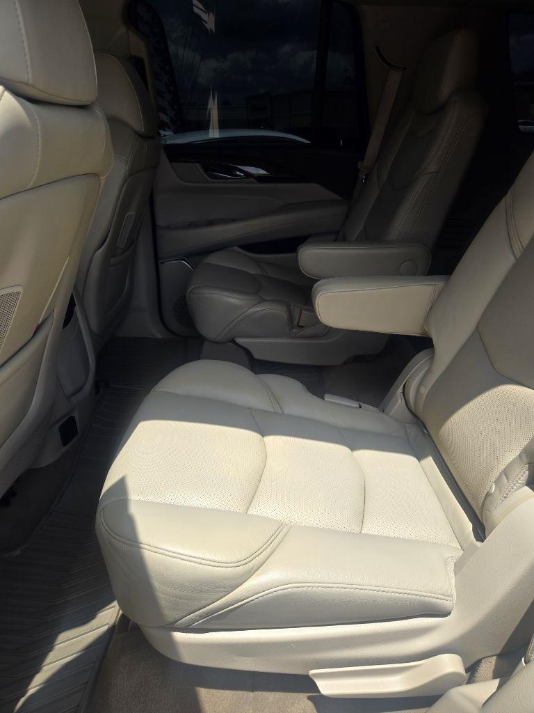 Cadillac Escalade Luxury 4WD 2017