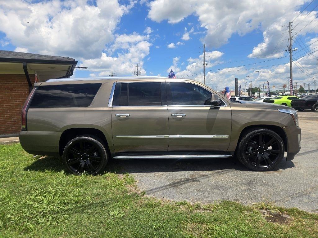 Cadillac Escalade ESV 2WD Luxury 2016