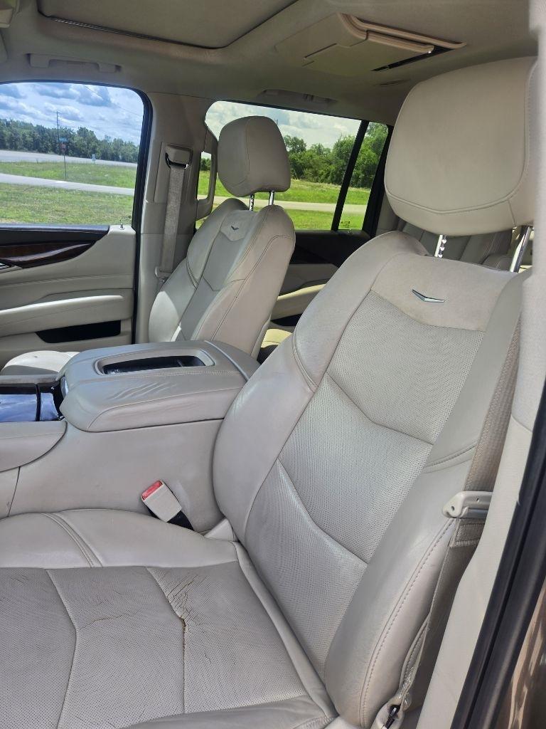 Cadillac Escalade ESV 2WD Luxury 2016