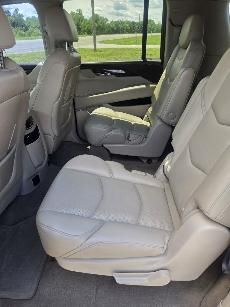 Cadillac Escalade ESV 2WD Luxury 2016