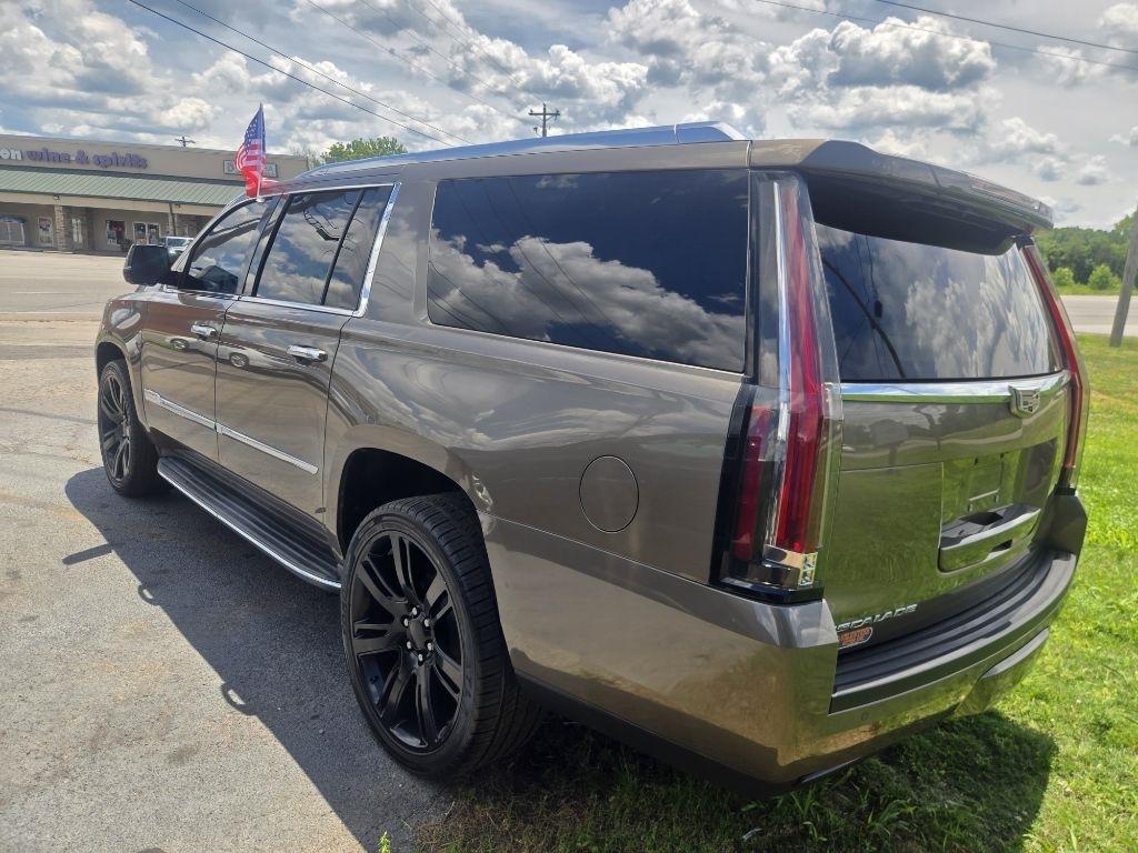 Cadillac Escalade ESV 2WD Luxury 2016