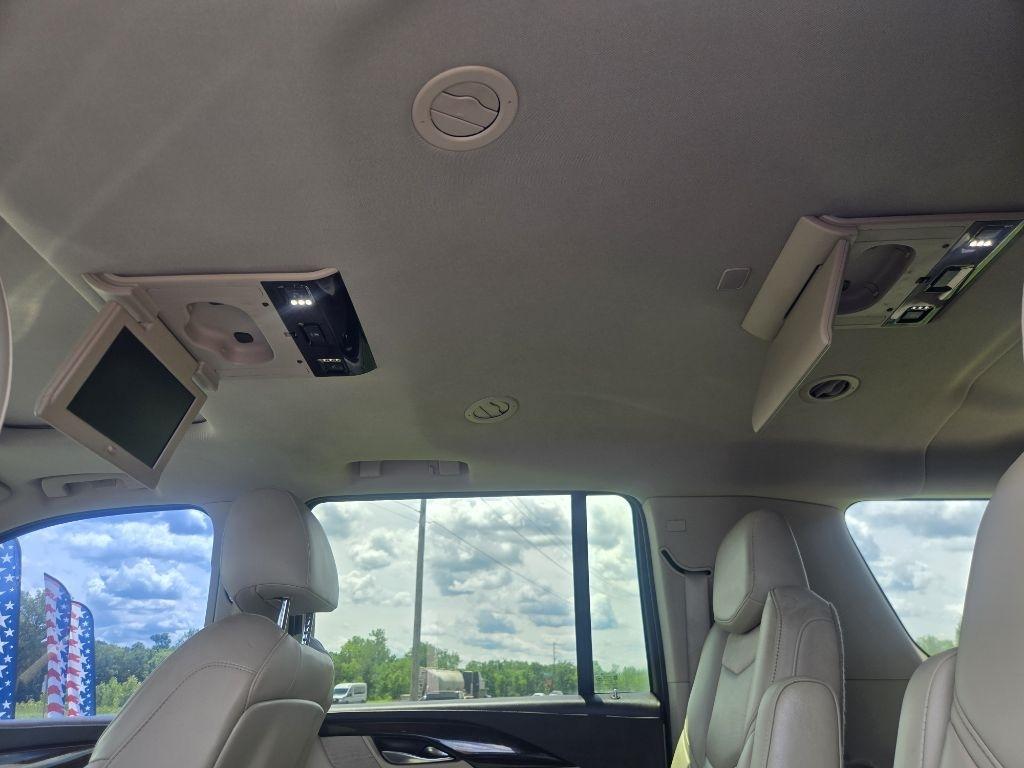 Cadillac Escalade ESV 2WD Luxury 2016