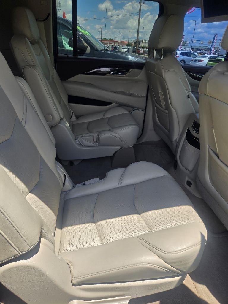Cadillac Escalade ESV 2WD Luxury 2016