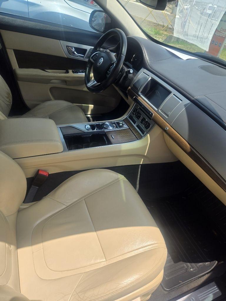 Jaguar XF-Series XF 3.0L V6 SC AWD 2013