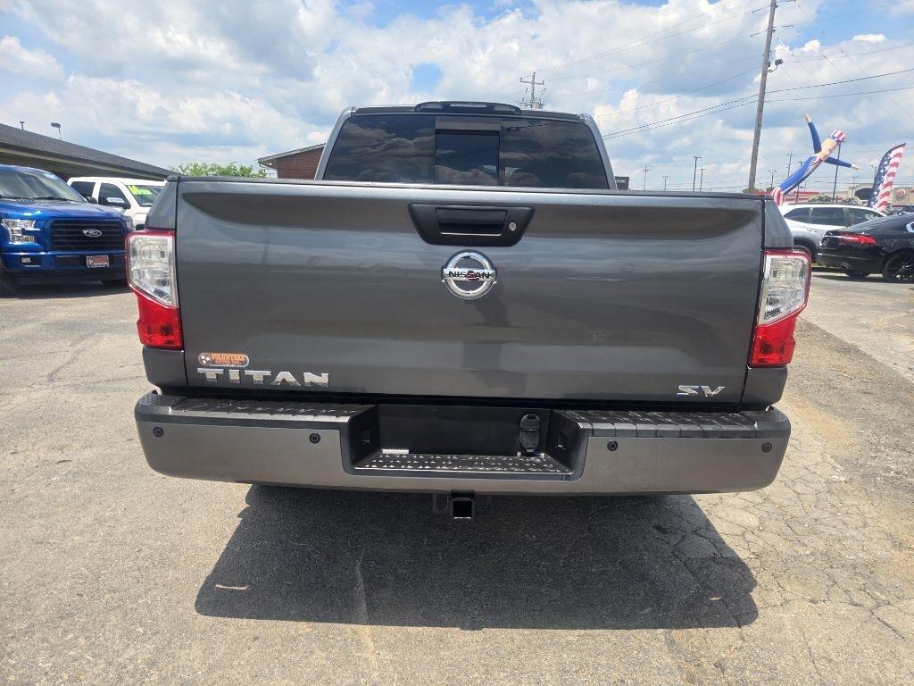 Nissan Titan SV Crew Cab 2WD 2017