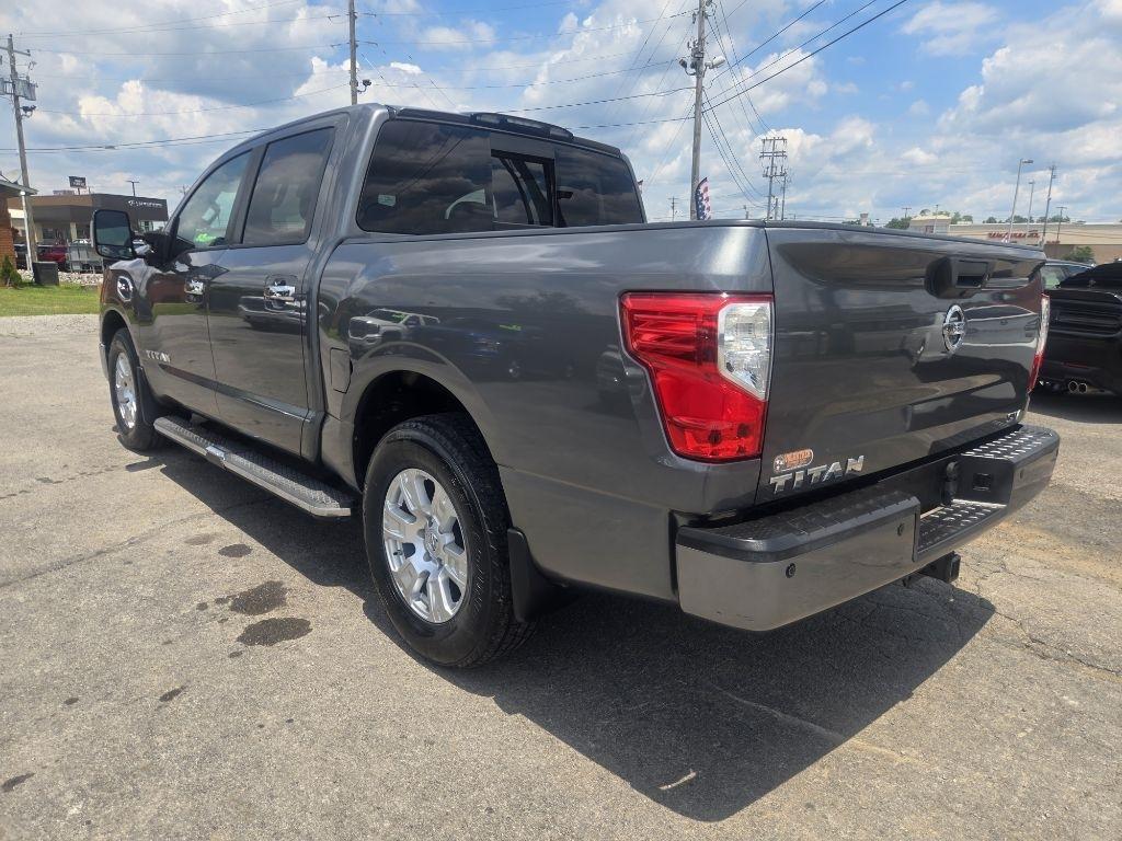 Nissan Titan SV Crew Cab 2WD 2017