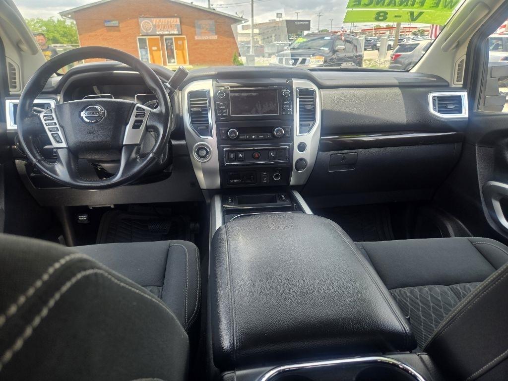 Nissan Titan SV Crew Cab 2WD 2017