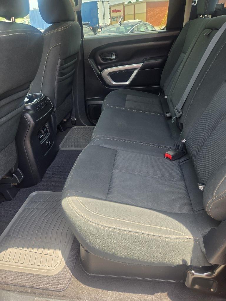 Nissan Titan SV Crew Cab 2WD 2017