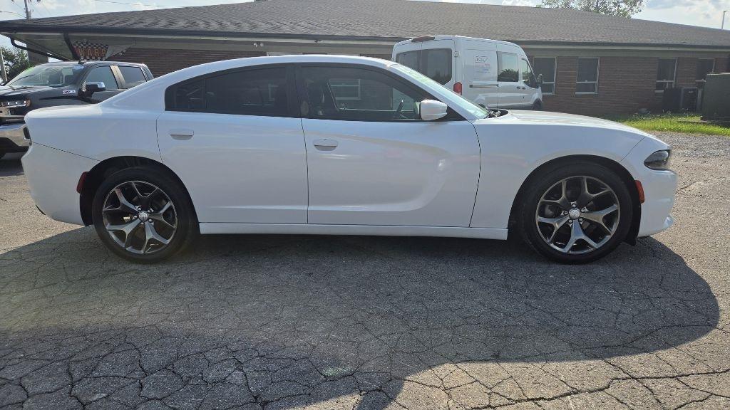 Dodge Charger SE 2015