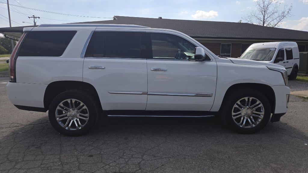 Cadillac Escalade Standard 2WD 2018