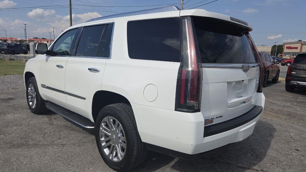 Cadillac Escalade Standard 2WD 2018