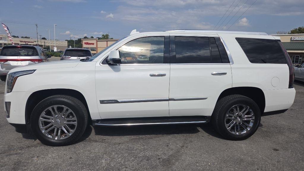 Cadillac Escalade Standard 2WD 2018