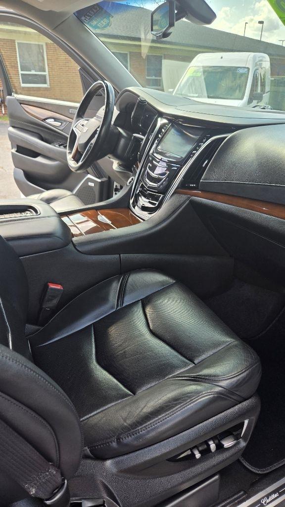 Cadillac Escalade Standard 2WD 2018