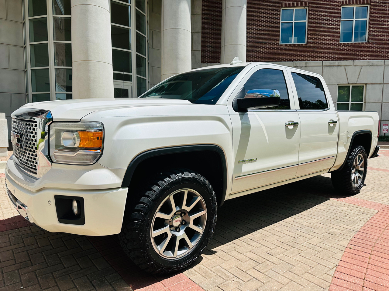 2015 GMC Sierra 1500 Denali Crew Cab Short Box 4WD