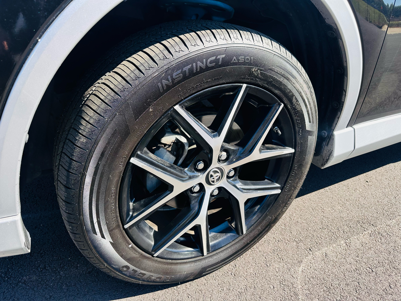 2016 Toyota RAV4 SE photo 4