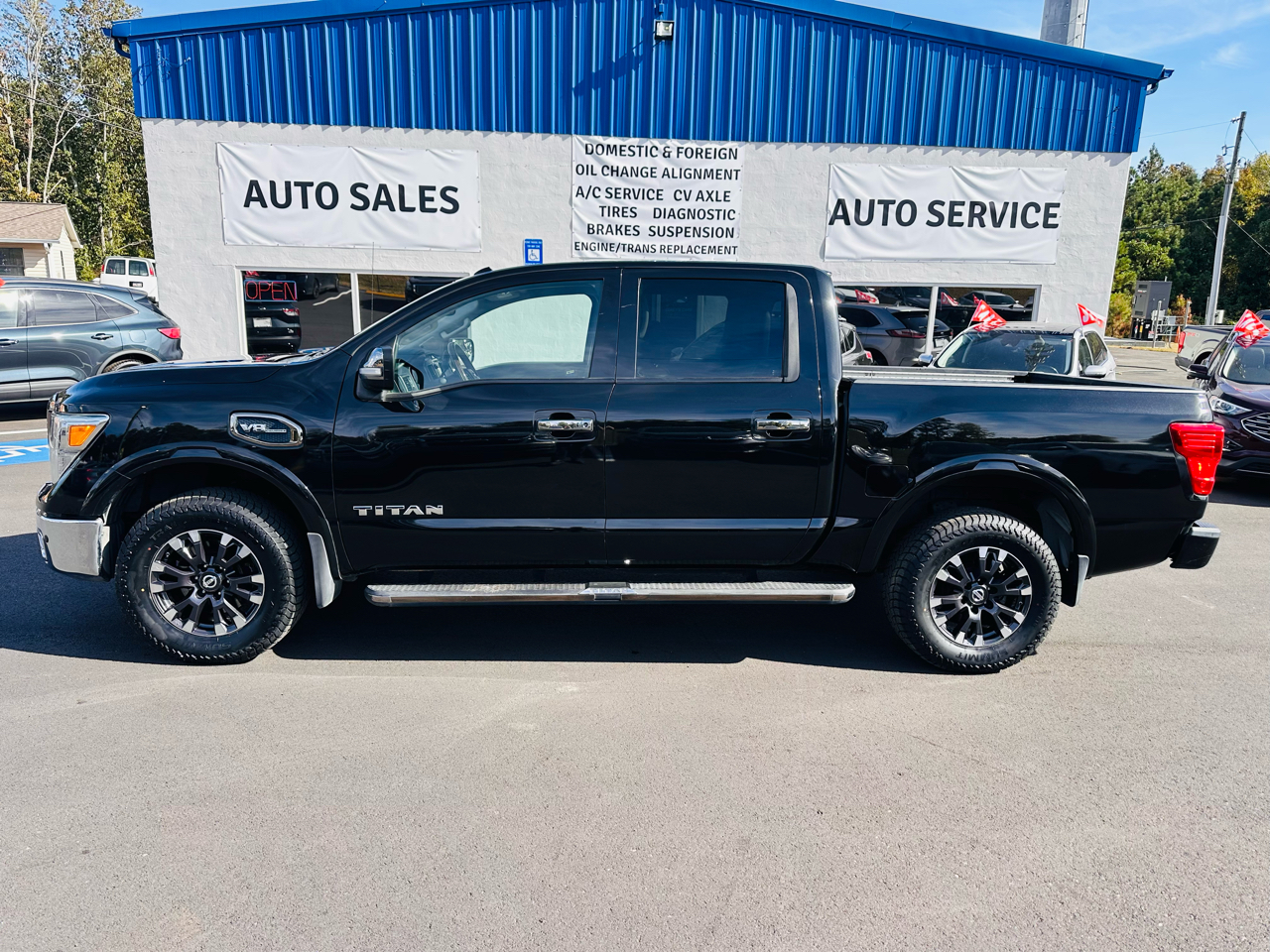 Nissan Titan Platinum Reserve Crew Cab 4WD 2017 Nissan Titan Platinum Reserve Crew Cab 4WD 2017