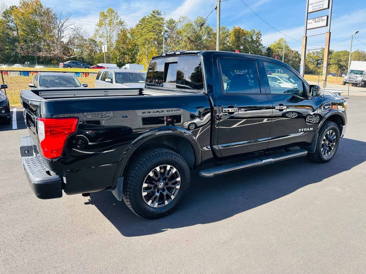 Nissan Titan Platinum Reserve Crew Cab 4WD 2017 Nissan Titan Platinum Reserve Crew Cab 4WD 2017