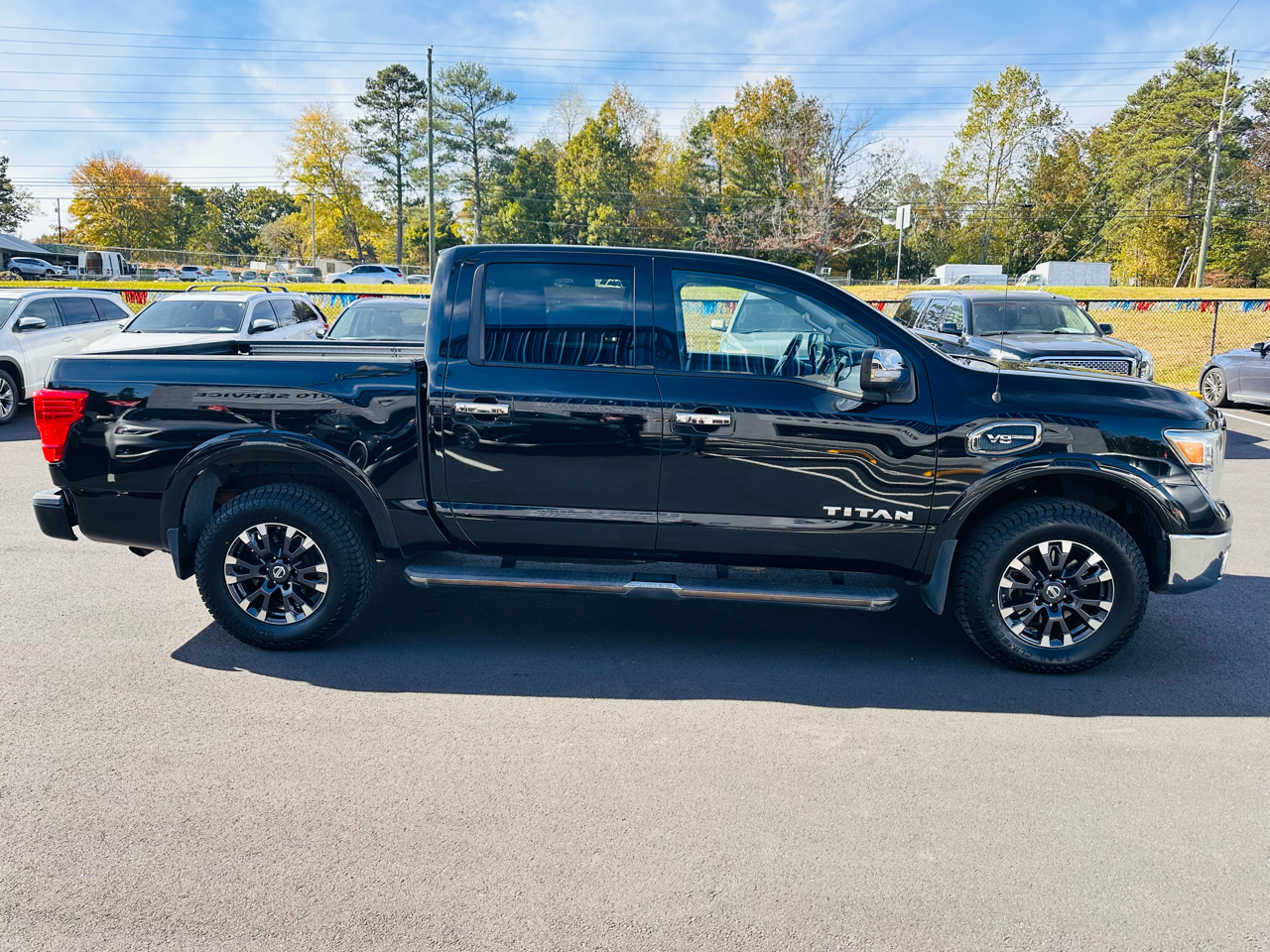 Nissan Titan Platinum Reserve Crew Cab 4WD 2017 Nissan Titan Platinum Reserve Crew Cab 4WD 2017