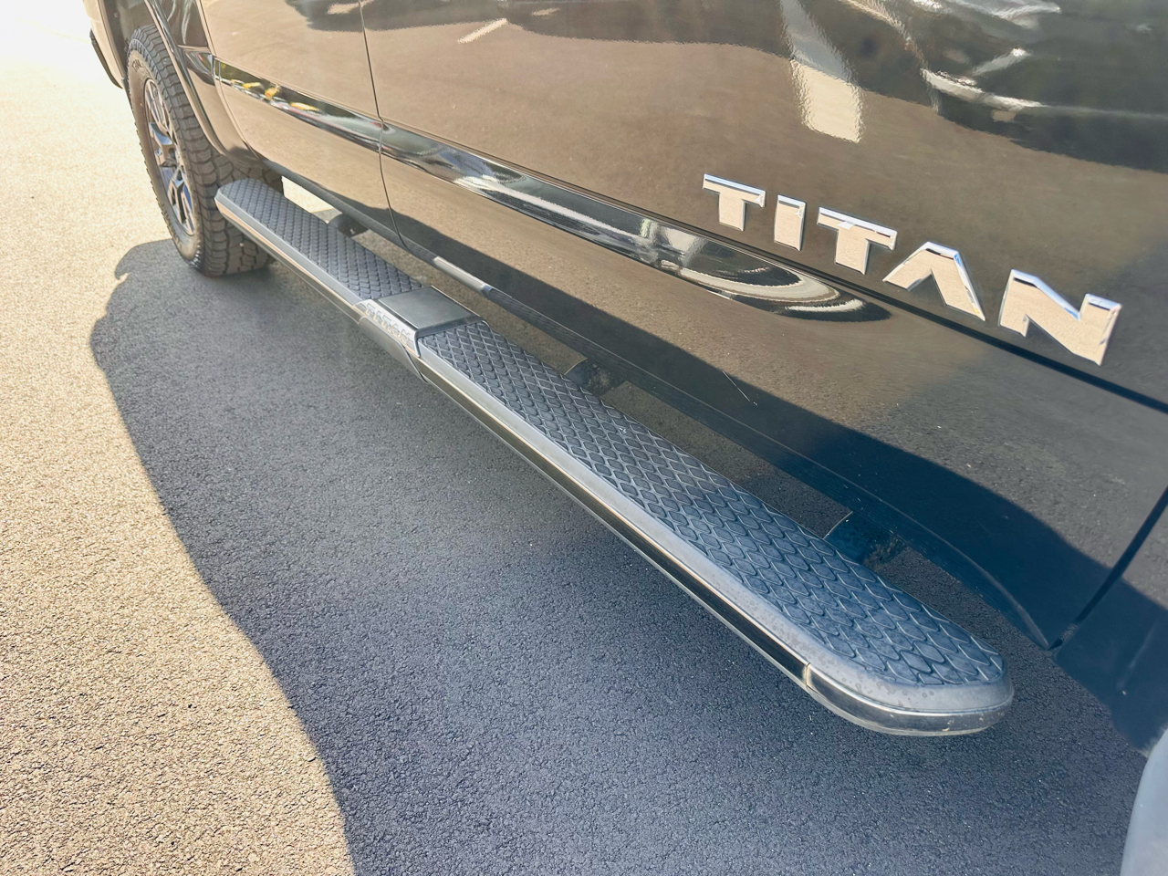 Nissan Titan Platinum Reserve Crew Cab 4WD 2017 Nissan Titan Platinum Reserve Crew Cab 4WD 2017