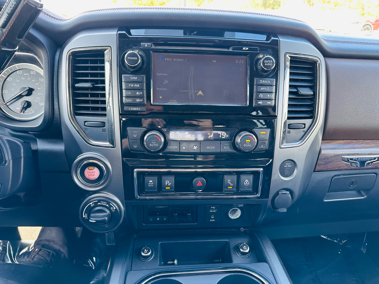 Nissan Titan Platinum Reserve Crew Cab 4WD 2017 Nissan Titan Platinum Reserve Crew Cab 4WD 2017
