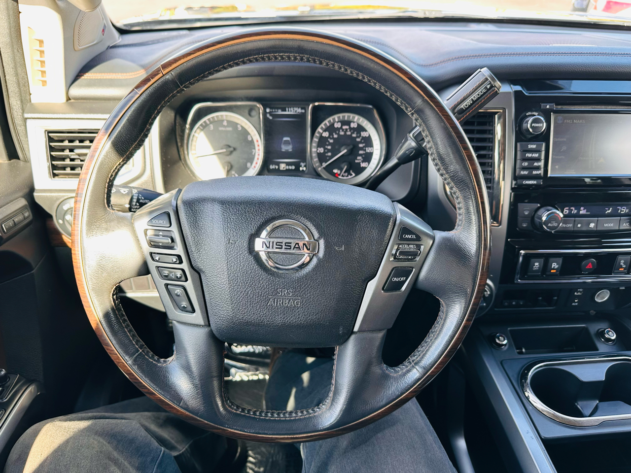 Nissan Titan Platinum Reserve Crew Cab 4WD 2017 Nissan Titan Platinum Reserve Crew Cab 4WD 2017