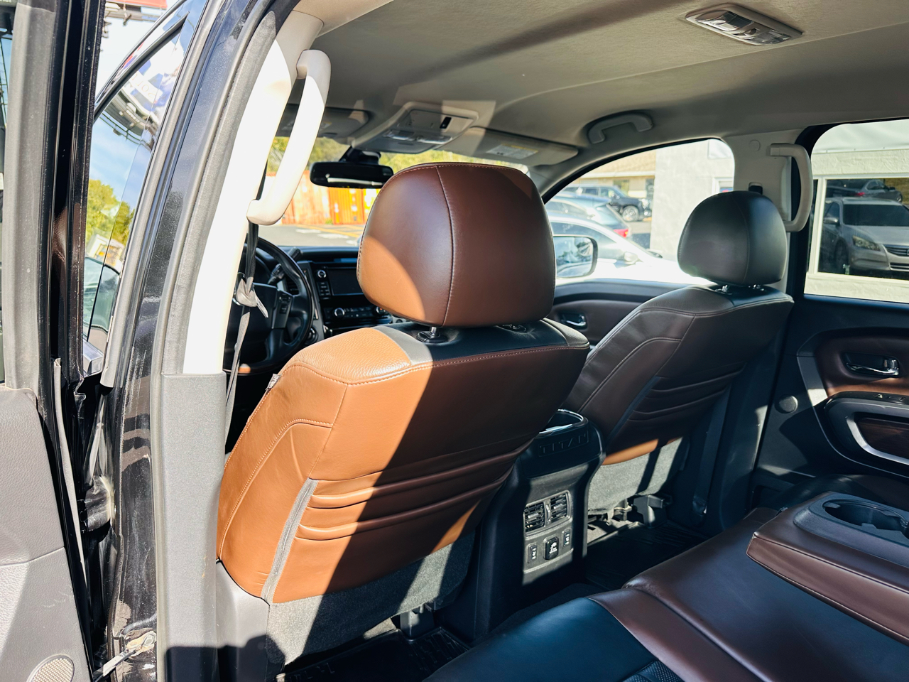 Nissan Titan Platinum Reserve Crew Cab 4WD 2017 Nissan Titan Platinum Reserve Crew Cab 4WD 2017