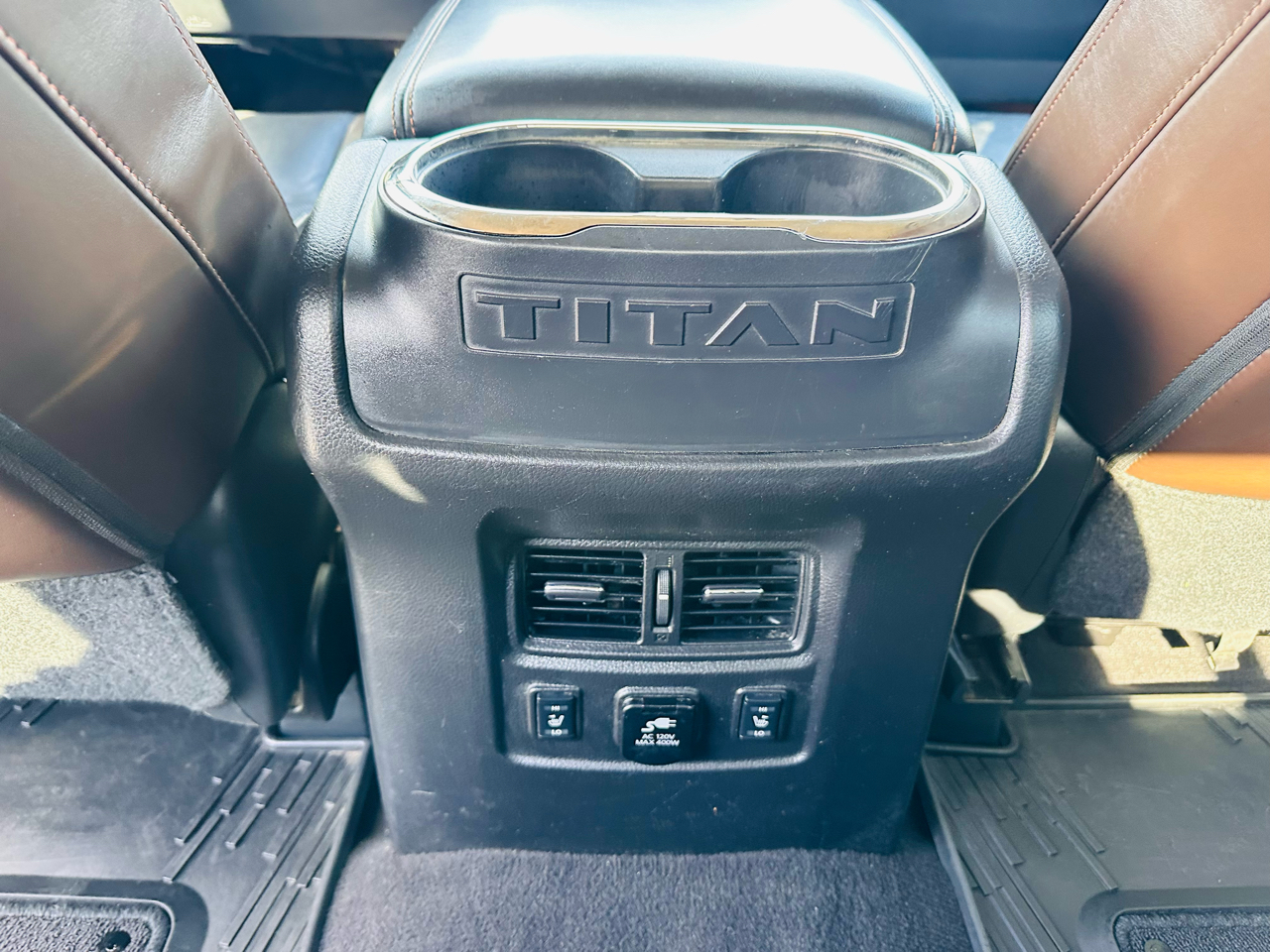 Nissan Titan Platinum Reserve Crew Cab 4WD 2017 Nissan Titan Platinum Reserve Crew Cab 4WD 2017